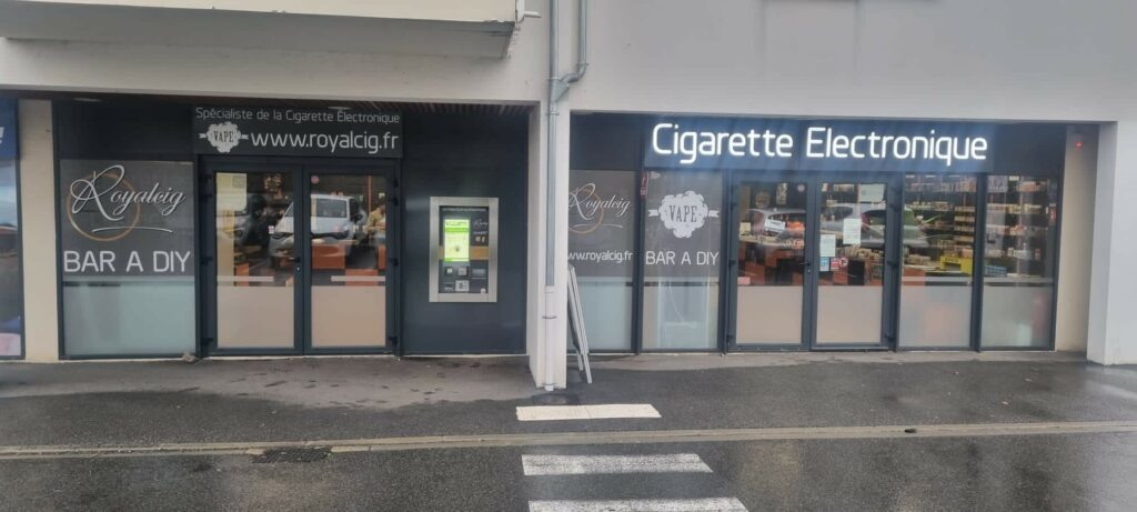 Distributeur automatique de cigarette électronique
