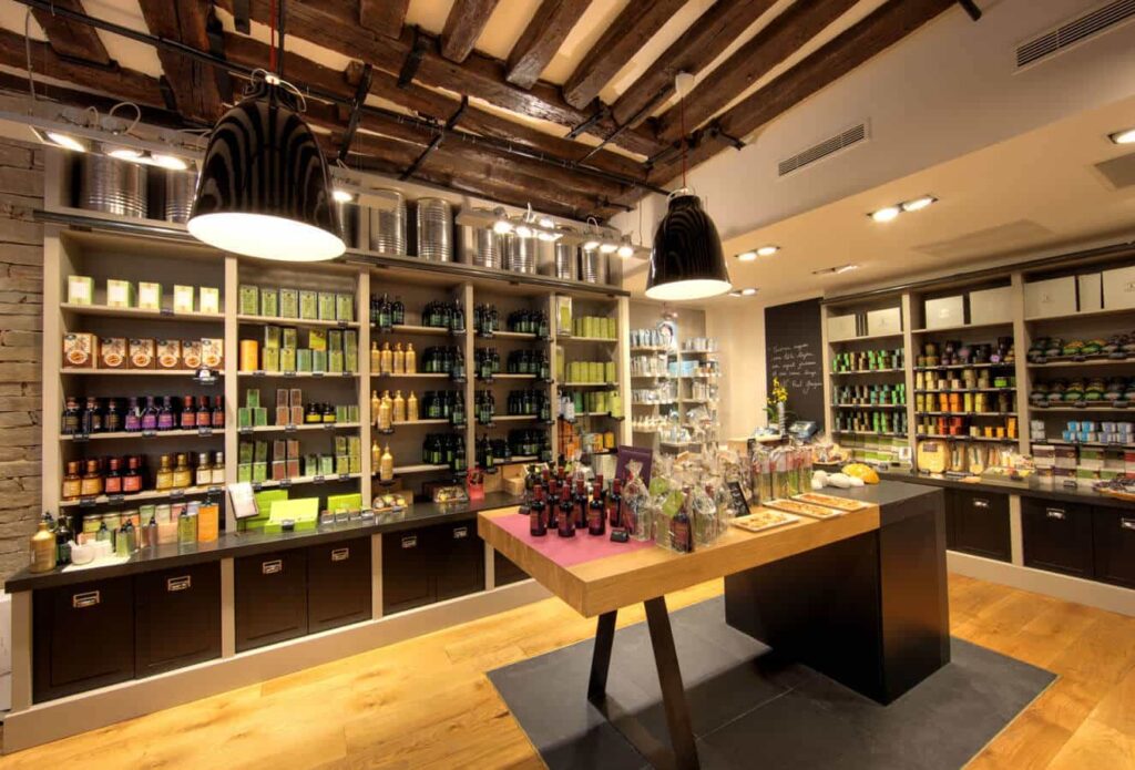 Distributeur automatique dans une épicerie fine