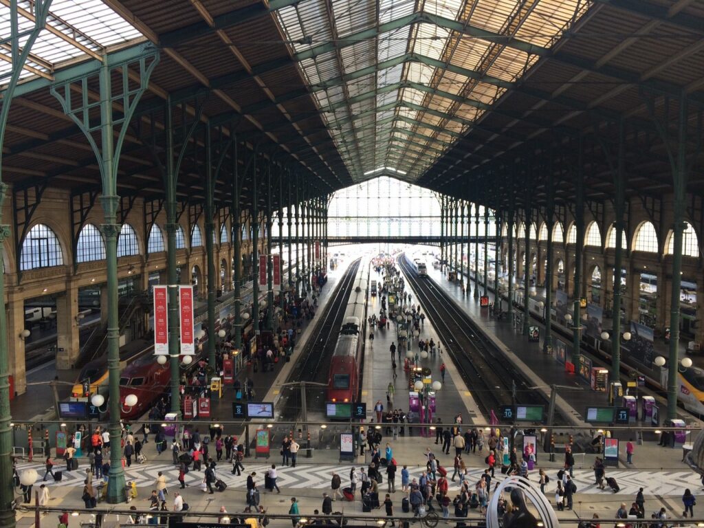 Distributeur automatique dans une gare